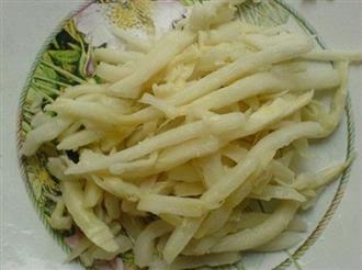 酸笋能和猪小排一起吃吗/同吃_酸笋和猪小排相克吗