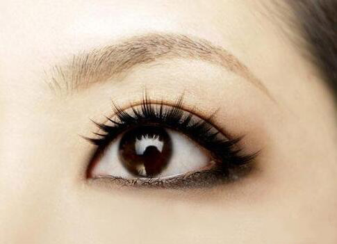 眼部专家解析压双眼皮的禁忌症