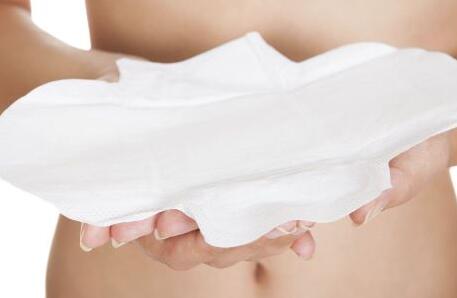 大吸收量卫生巾并非万能应两小时换一次严防妇科病