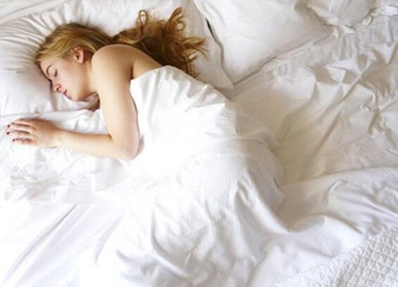 裸睡+慢生活 使身体健康债