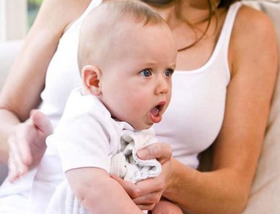 婴儿大便有泡沫怎么办？
