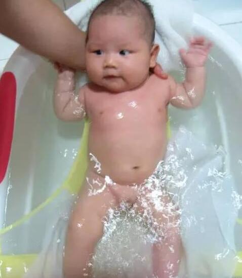 新生儿洗澡护理保健