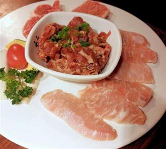 猪颊肉能和鸡腿菇一起吃吗_猪颊肉和鸡腿菇可以一起吃吗/同吃 猪颊肉能和鸡腿菇一起吃吗_猪颊肉和鸡腿菇可以一起吃吗/同吃