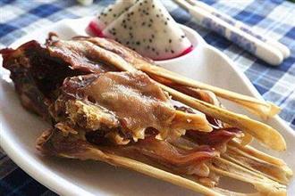 腊鸭头能和桑葚一起吃吗/同吃_腊鸭头和桑葚相克吗