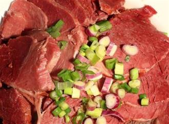 腊羊肉能和海参一起吃吗_腊羊肉和海参可以一起吃吗/同吃