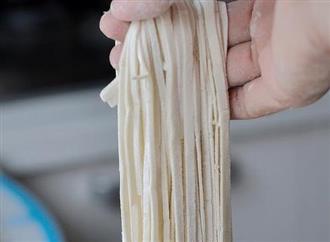 手擀面能和枇杷一起吃吗/同吃_手擀面和枇杷相克吗