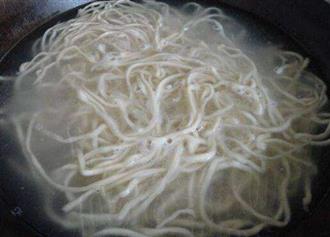 煮面条能和枇杷一起吃吗/同吃_煮面条和枇杷相克吗