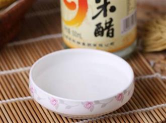 米醋能和黑木耳一起吃吗_米醋和黑木耳可以一起吃吗/同吃