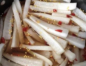 腌萝卜能和杨梅一起吃吗/同吃_腌萝卜和杨梅相克吗