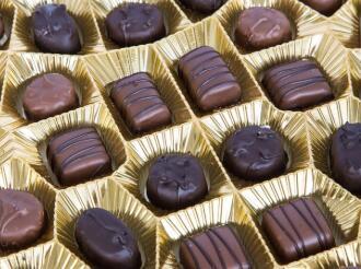 德芙榛仁、杏仁及葡萄干巧克力