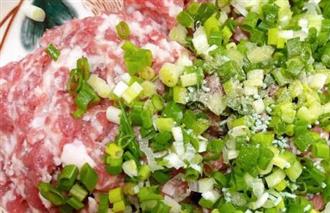 肉馅能和鲫鱼一起吃吗/同吃_肉馅和鲫鱼相克吗