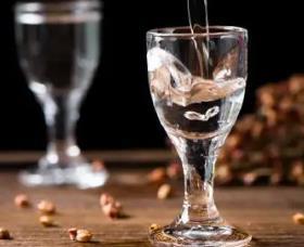 酒能和咖哩牛肉干一起吃吗/同吃_酒和咖哩牛肉干相克吗 酒能和咖哩牛肉干一起吃吗/同吃_酒和咖哩牛肉干相克吗