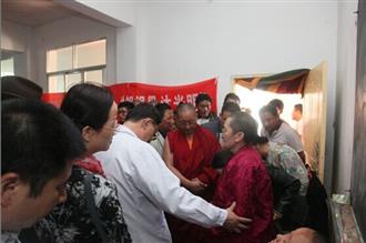 “朗视界、沐光明”公益义诊走进玉树