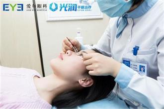 眼睛干痒，眼睛干燥，眼睛疲劳，生活方式改变会引发干眼症这四类人要注意