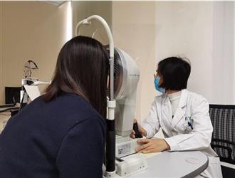 眼睛干痒，眼睛干燥，眼睛疲劳，生活方式改变会引发干眼症这四类人要注意