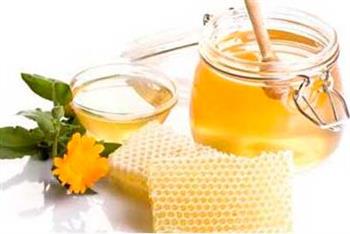 用白纸和热水来辨别蜂蜜真假
