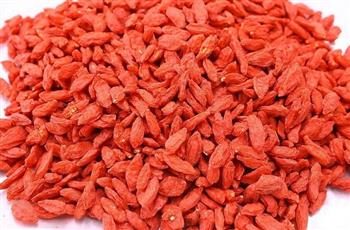 警惕硫磺熏出的鲜红枸杞长期食用伤肝肾