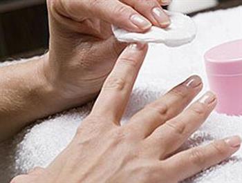 教你如何清洗指甲油减少危害