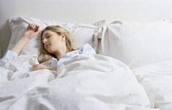 开电热毯睡会杀精盘点10个睡觉恶习你有吗？
