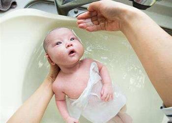 婴儿洗澡沐浴液别放太多