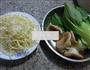 猪肚菇青菜汤面的做法图解1