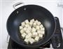 咸鱼鸡粒豆腐煲的做法图解5