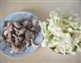 酱油肉干锅花菜的做法图解1