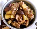 香菇土豆炖鸡腿的做法