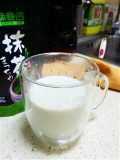 家庭版超简易抹茶牛奶的做法