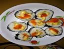 手握饭团紫菜包饭