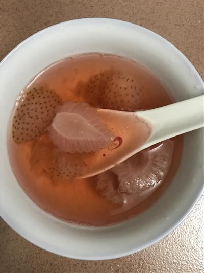酸酸甜甜-草莓糖水